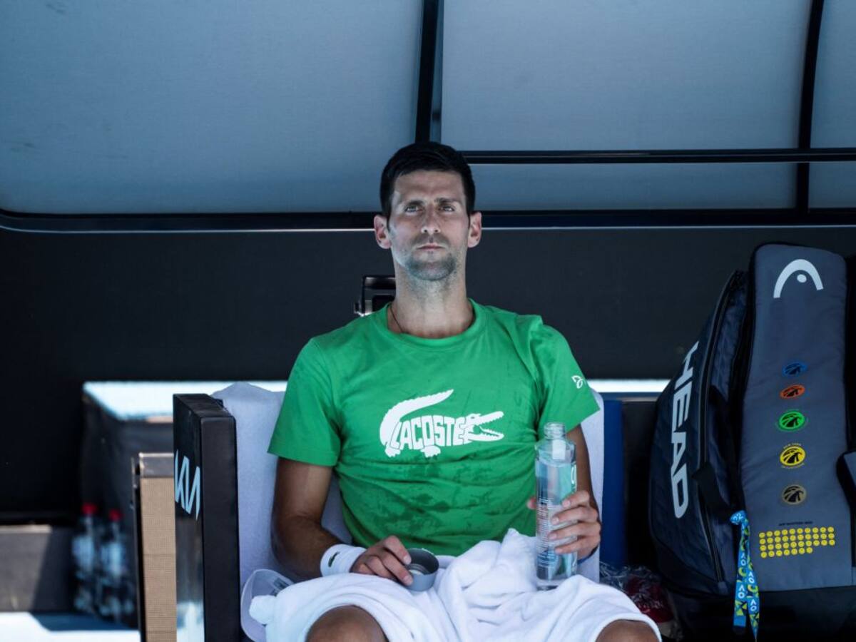Djokovic, deportado de Australia por no vacunarse, compra compañía que lucha contra el COVID-19