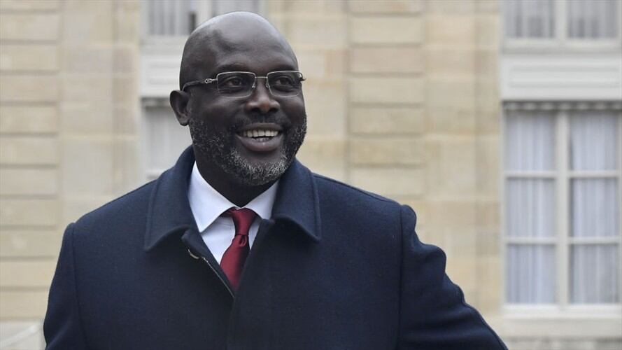 El despacho de la ex estrella del fútbol ocupa el último piso del edificio del Ministerio de Asuntos Exteriores en el centro de la capital, Monrovia. . Foto: Getty Images