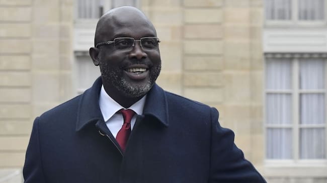 El despacho de la ex estrella del fútbol ocupa el último piso del edificio del Ministerio de Asuntos Exteriores en el centro de la capital, Monrovia. . Foto: Getty Images