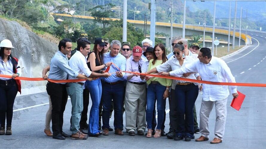 Gobierno puso en operación 10.5 nuevos kilómetros de doble calzada en la Vía al Llano. Foto: Presidencia