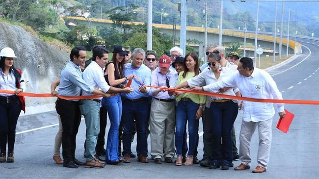 Gobierno puso en operación 10.5 nuevos kilómetros de doble calzada en la Vía al Llano. Foto: Presidencia