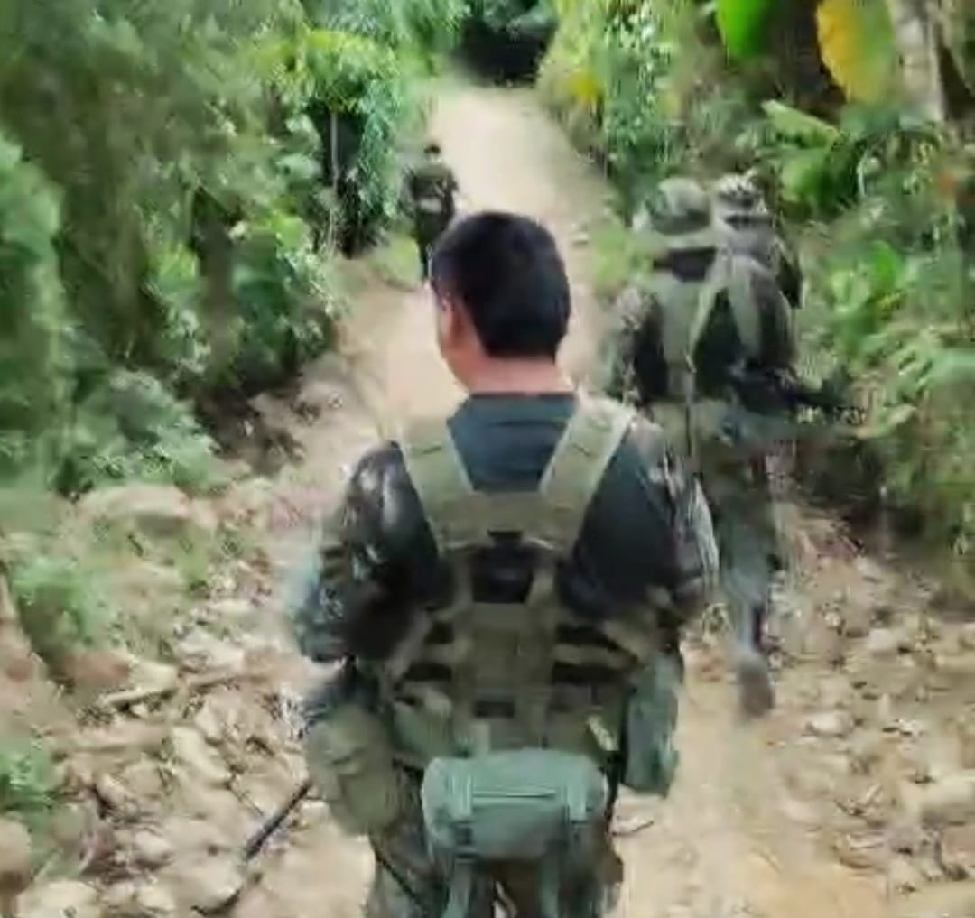 La guardia indígena a través de sus autoridades ancestrales expulsó a integrantes del grupo armado del territorio. Crédito: Red de Apoyo Cauca.