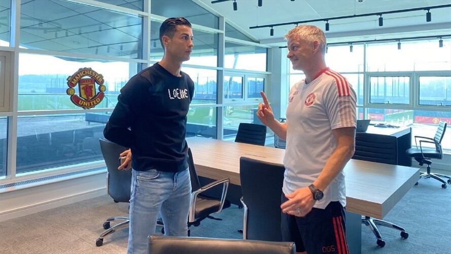 Cristiano Ronaldo y técnico del Manchester United, Gunnar Solskjær. Foto: Getty Images - Manchester United/Manchester United