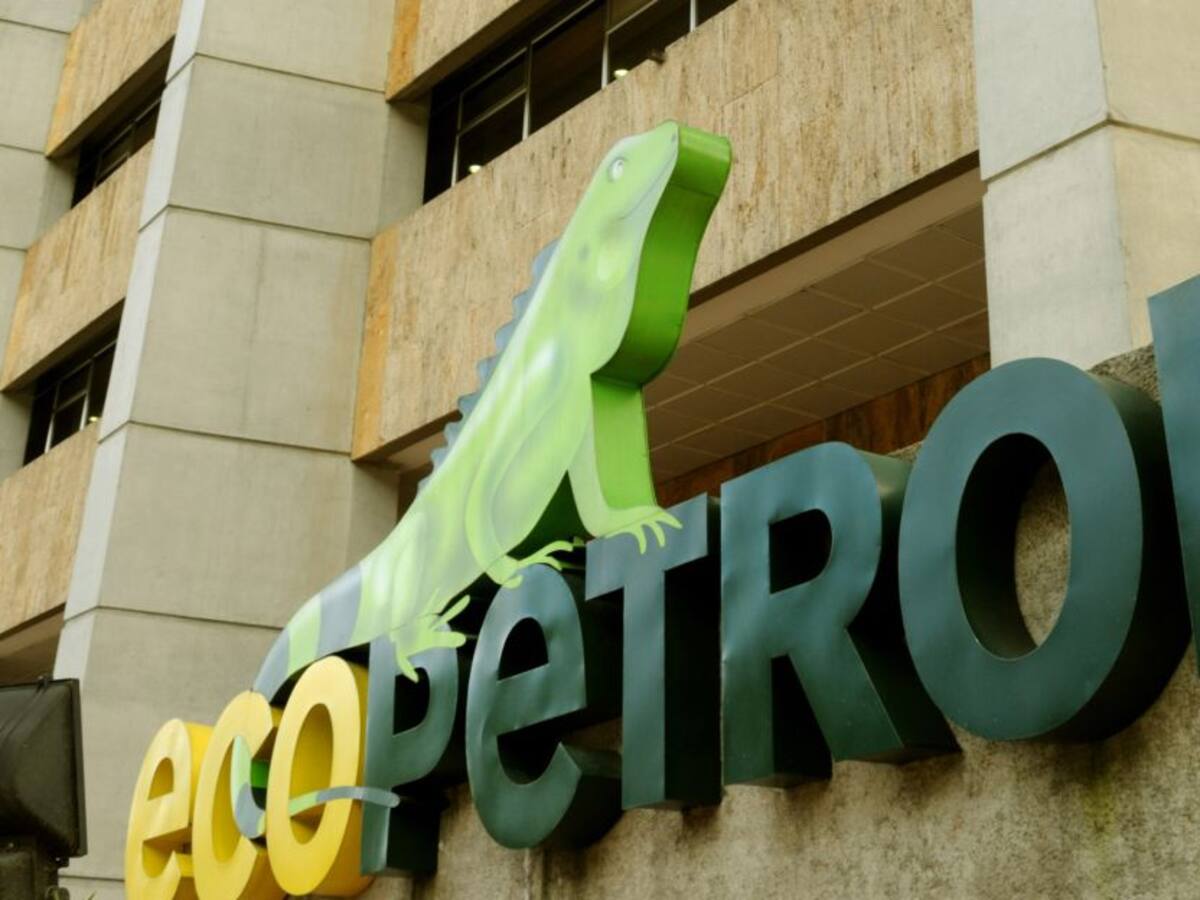 Ecopetrol y El Dorado presentan 1er tramo vial pavimentado con plástico reciclado