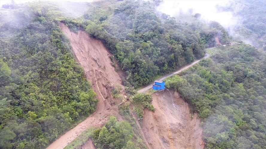 Dos personas desaparecidas, dos puentes afectados y millonarias pérdidas dejan fuertes lluvias en Puerres sur del departamento.. Foto: Cortesía a W Radio