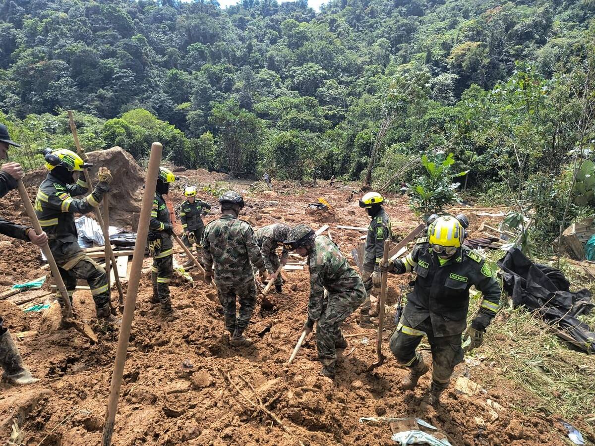 Suspenden labores de rescate en la vía Quibdó-Medellín por inestabilidad en el terreno