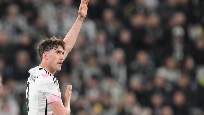 Turin (Italy), 02/04/2024.- Dusan Vlahovic of Juventus celebrates after scoring the 2-0 goal during the Coppa Italia semifinal 1st leg soccer match between Juventus FC and SS Lazio, in Turin, Italy, 02 April 2024. (Italia) EFE/EPA/ALESSANDRO DI MARCO