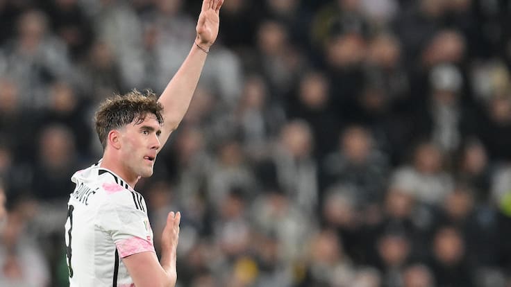 Turin (Italy), 02/04/2024.- Dusan Vlahovic of Juventus celebrates after scoring the 2-0 goal during the Coppa Italia semifinal 1st leg soccer match between Juventus FC and SS Lazio, in Turin, Italy, 02 April 2024. (Italia) EFE/EPA/ALESSANDRO DI MARCO