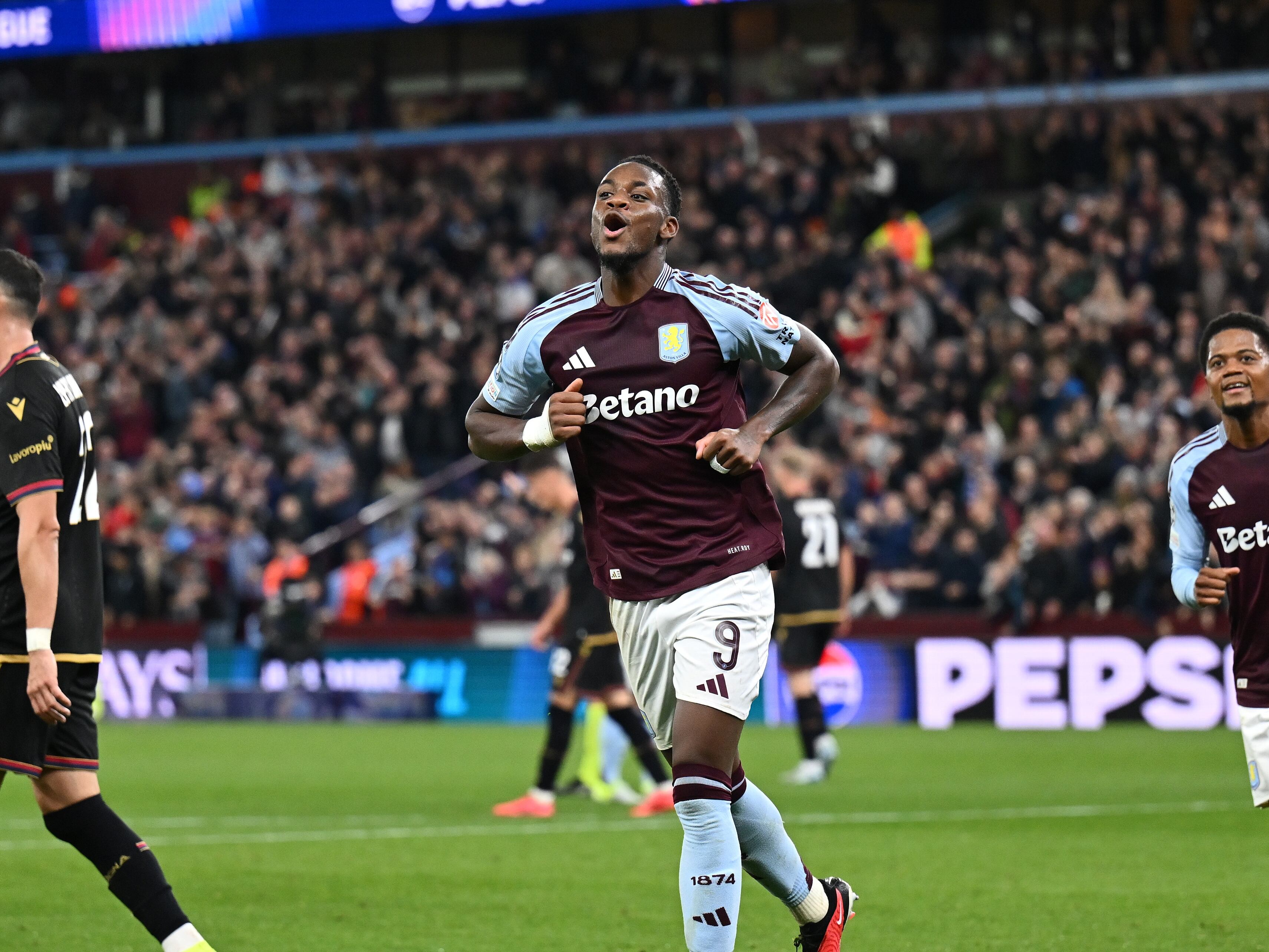 Jhon Jader Durán celebra su gol ante el Bolonia en Champions. (Photo by Dan Mullan/Getty Images)