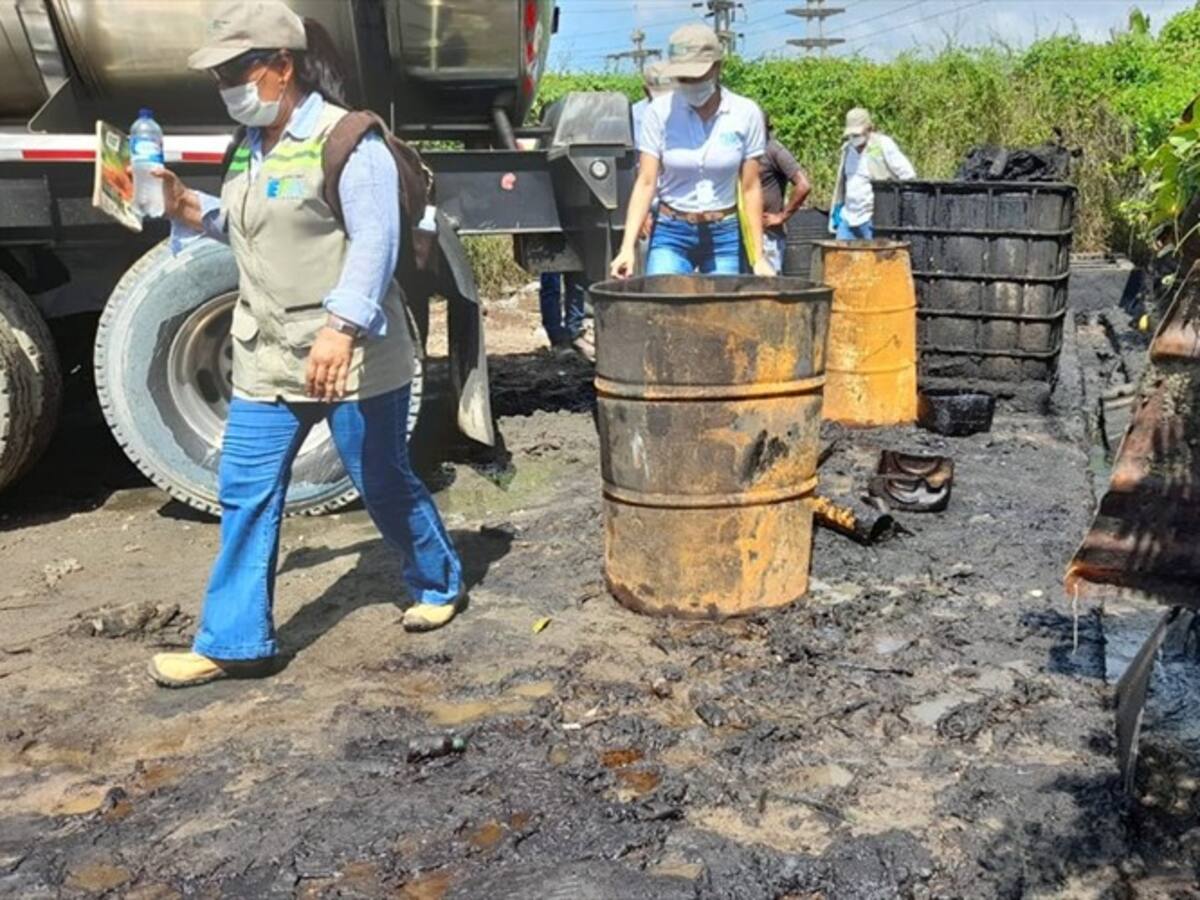 Suspenden una empresa y un lavadero de carrotanques en zona industrial de Cartagena