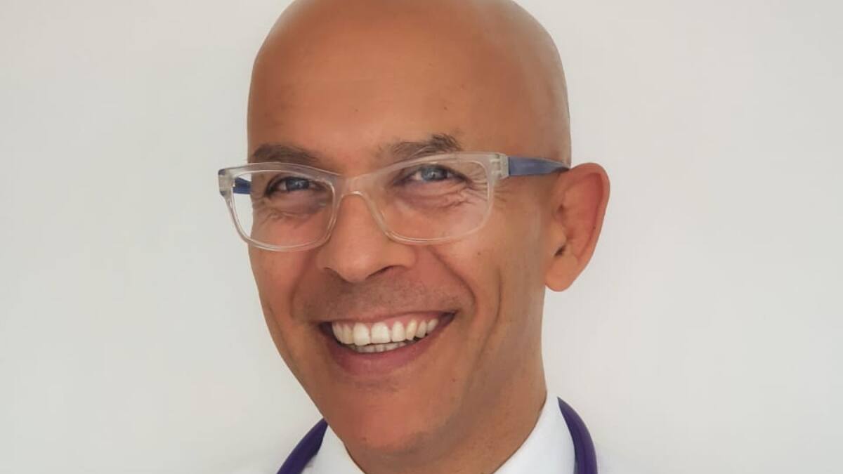 Mitos y realidades del parto en casa, según el pediatra Ricardo Gómez