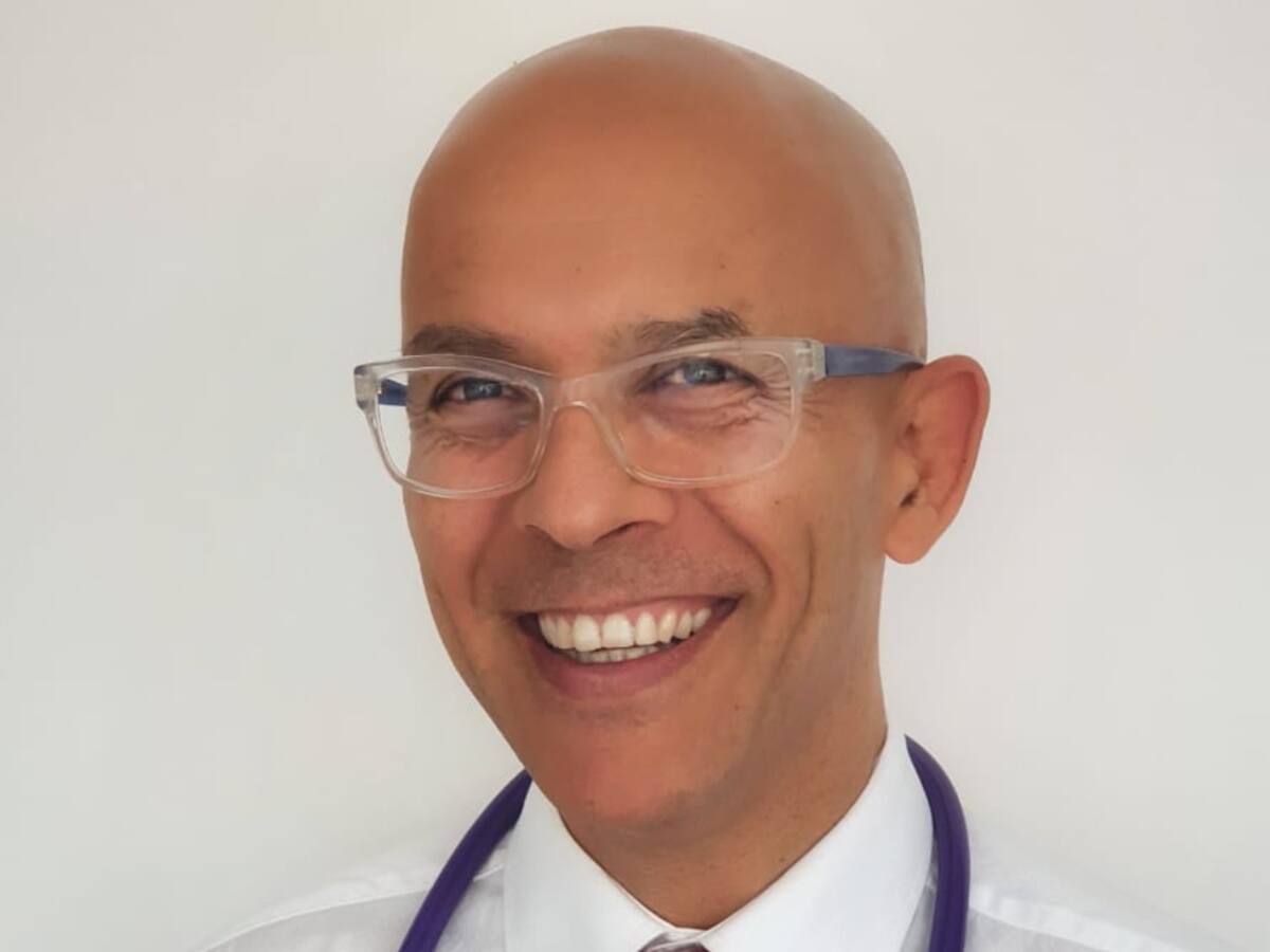 Mitos y realidades del parto en casa, según el pediatra Ricardo Gómez