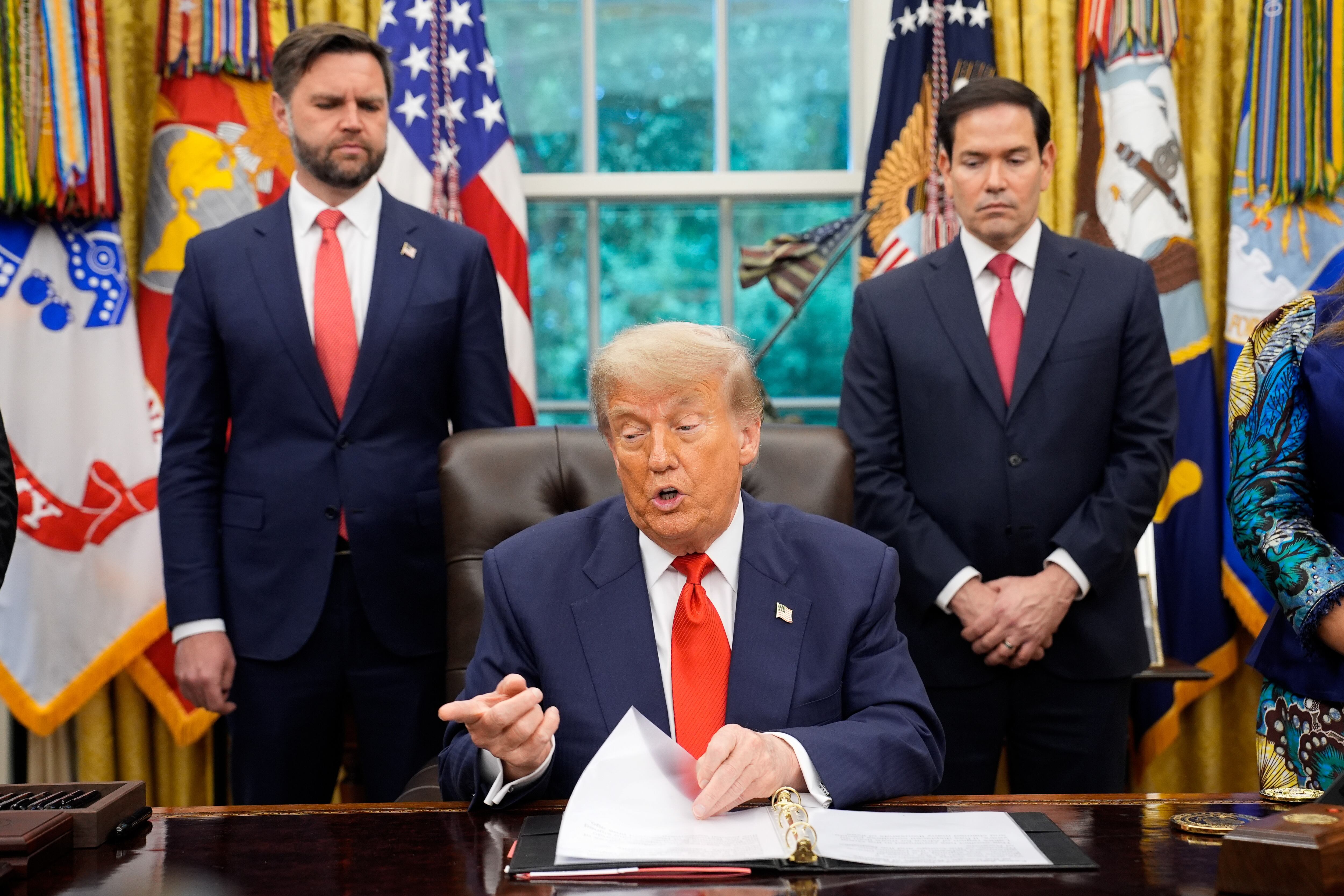 Donald Trump, JD Vance y Marco Rubio. Foto: EFE/EPA/YURI GRIPAS / POOL