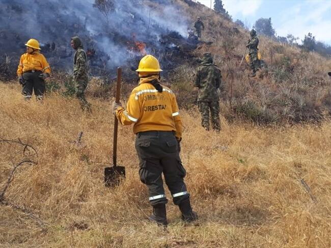 Las llamas se mantienen activas en los municipios de Aquitania, Campohermoso, Güicán, Samacá, Sotaquirá, Chivor, Cómbita y Ventaquemada. Foto: Ejército Nacional