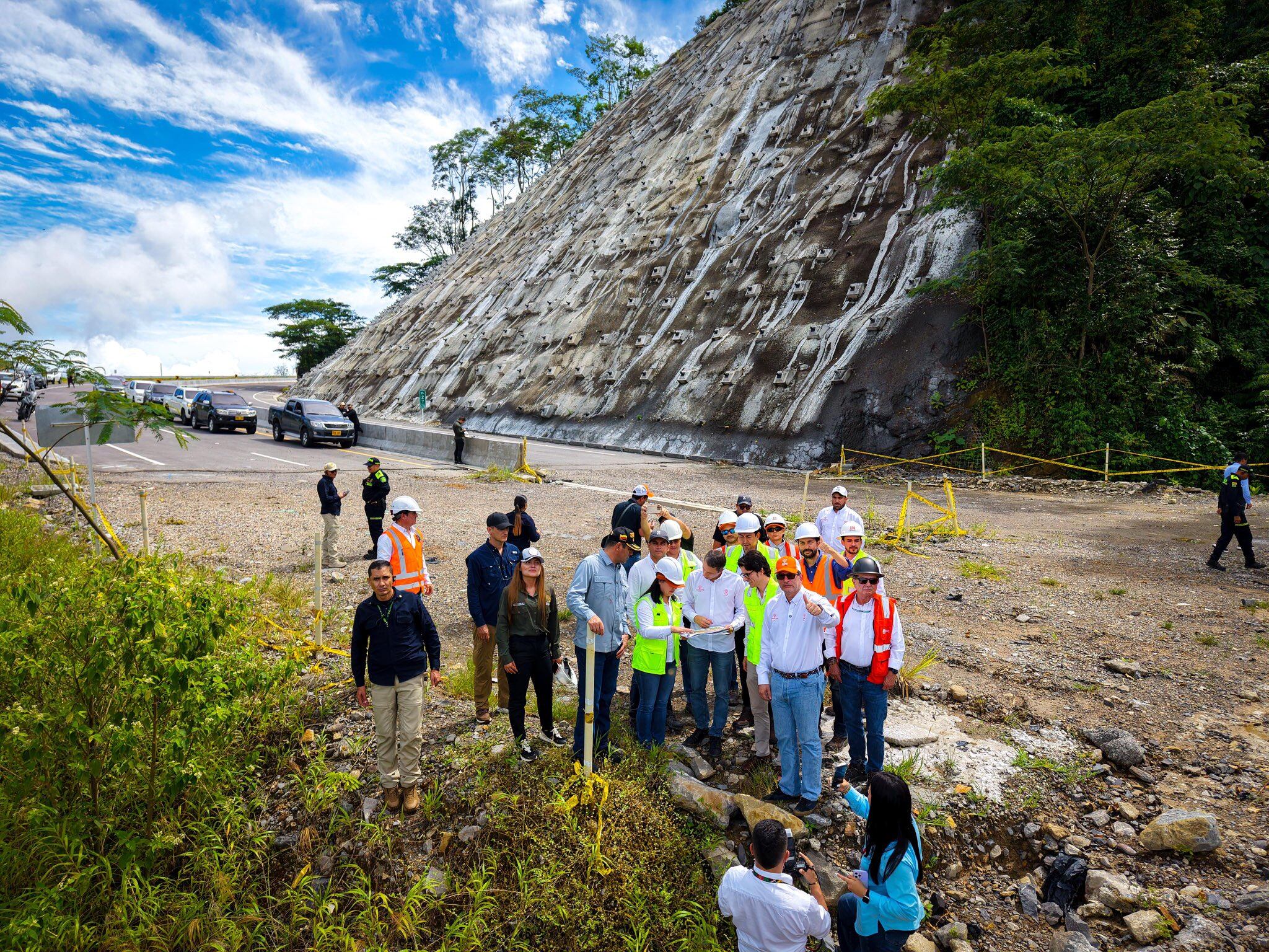 ANI y Gobernación de Santander recorrieron la Ruta del Cacao para verificar afectaciones en la UF8. Foto: ANI. 