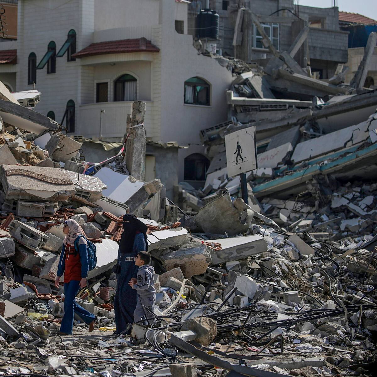 Más de 100 palestinos mueren por disparos israelíes en distribución de ayuda, según Hamás