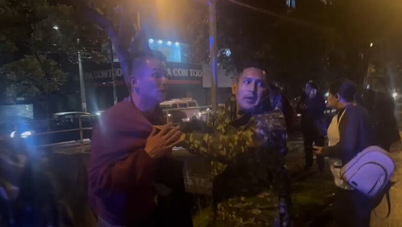 Balacera en la calle 134 con carrera 13, en Bogotá, tras intento de robo a bus del SITP. Foto: Captura de pantalla.