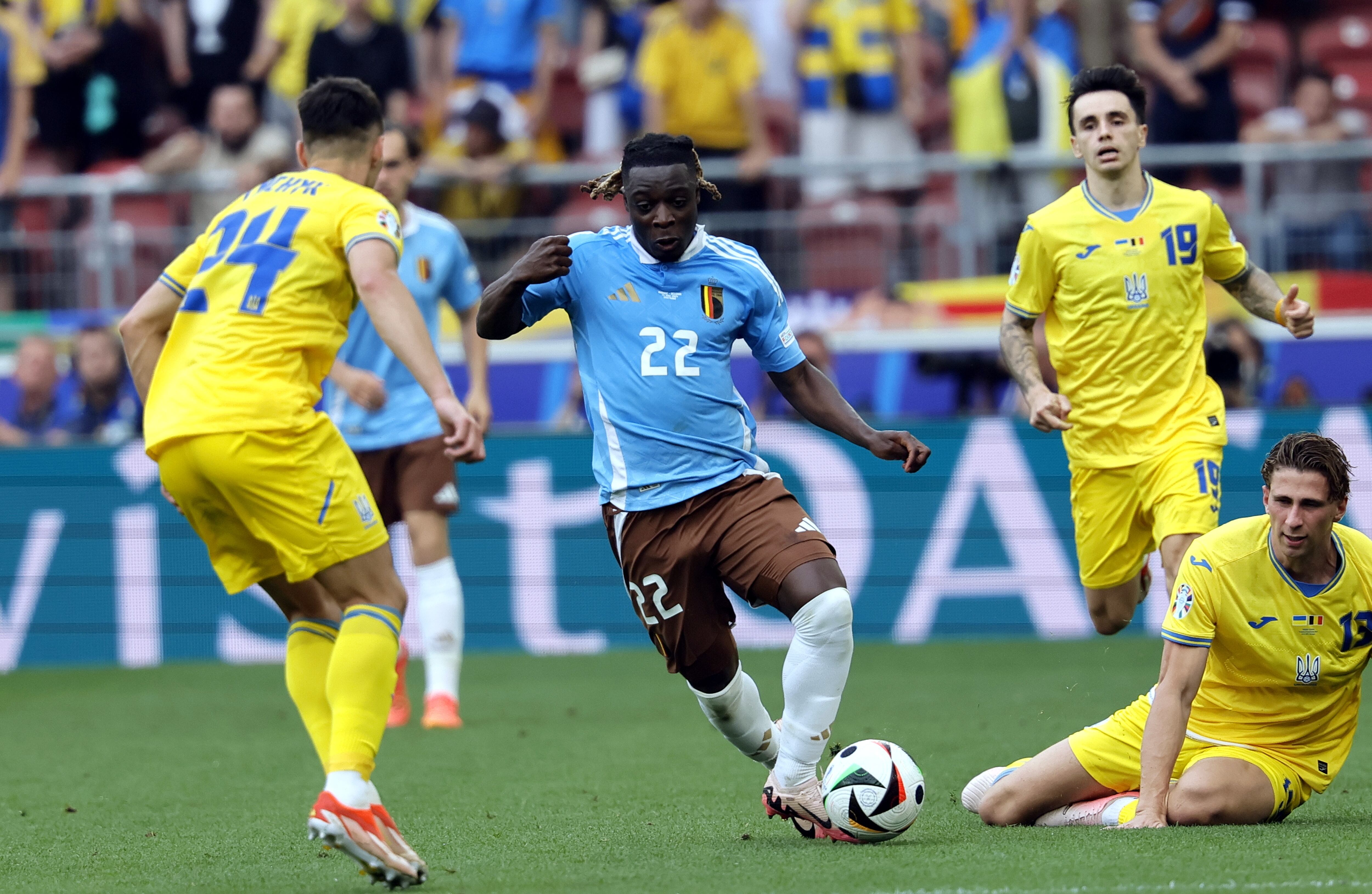 Jeremy Doku ante Ucrania en la Eurocopa. Foto: EFE/EPA/RONALD WITTEK
