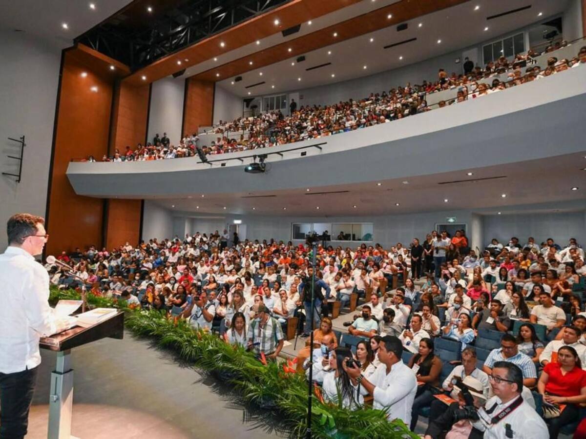 Caicedo propone impulsar modelo de regiones autónomas desde el Congreso