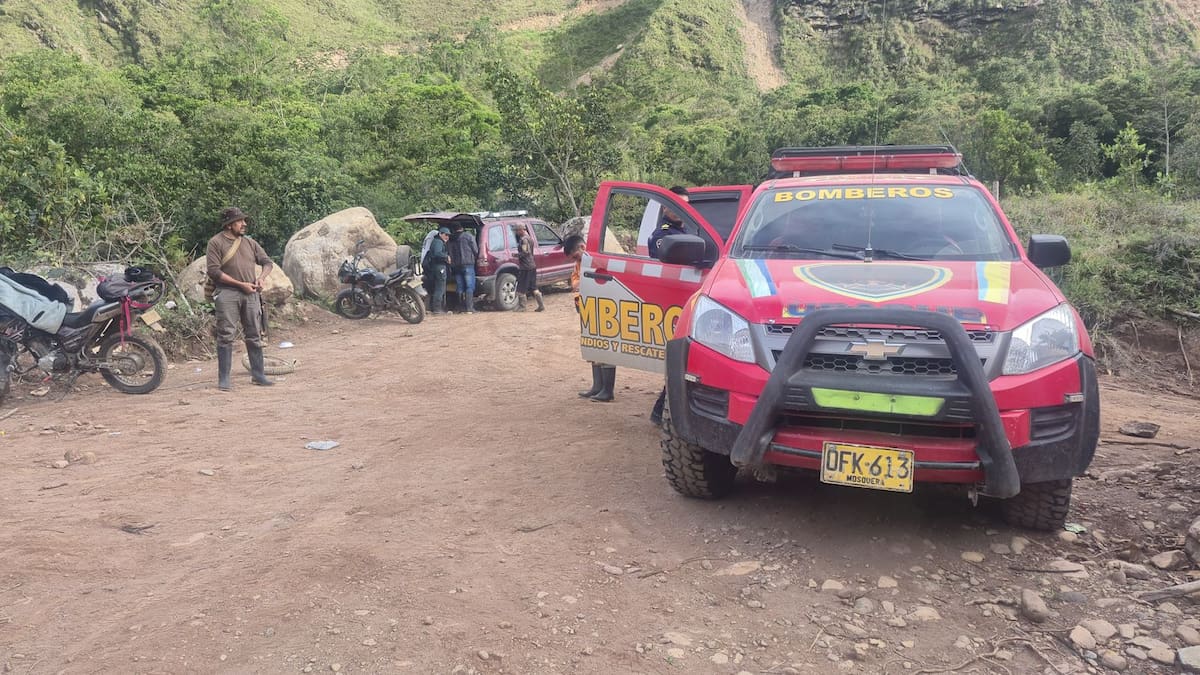 Desaparece bombero en la búsqueda de una menor arrastrada por la creciente de un río en Cundinamarca