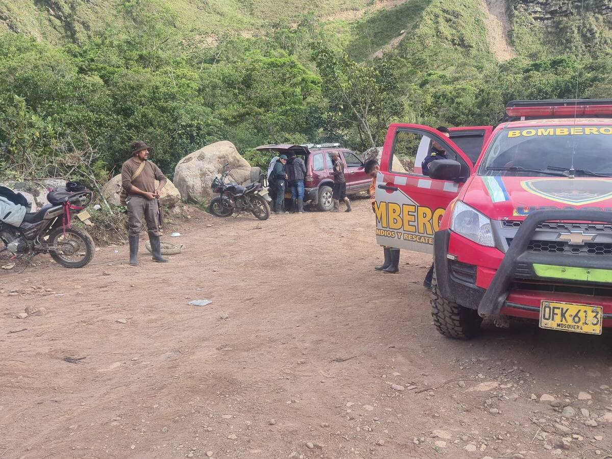 Desaparece bombero en la búsqueda de una menor arrastrada por la creciente de un río en Cundinamarca
