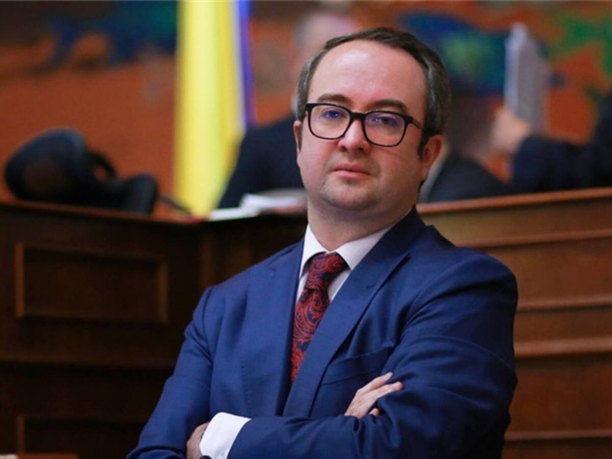 No podemos decirle al país que vamos a recortar programas: Ciro Ramírez