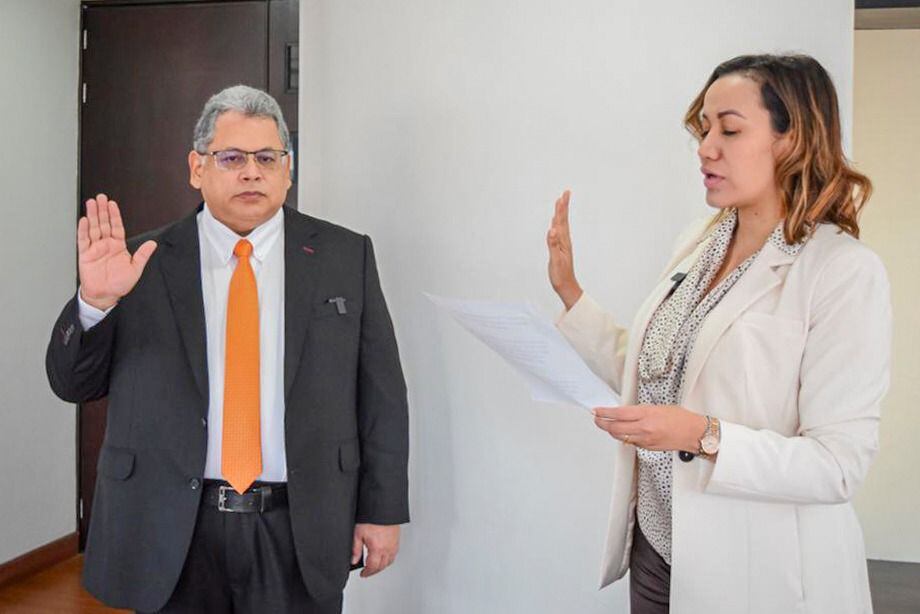 Ulahy Beltrán y la ministra de Salud, Carolina Corcho. Foto: Cortesía.