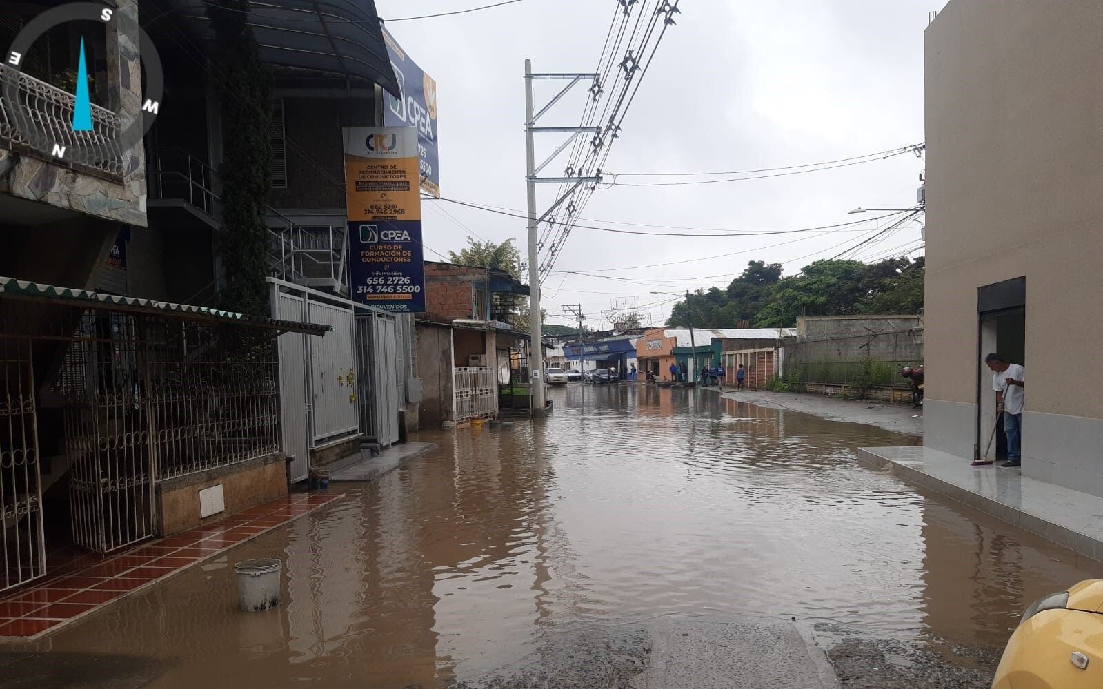 Las autoridades en Cali elevaron a naranja la alerta por las fuertes lluvias, las cuales podrían ocasionar el desbordamiento del río Cauca. Foto: Bomberos Cali.