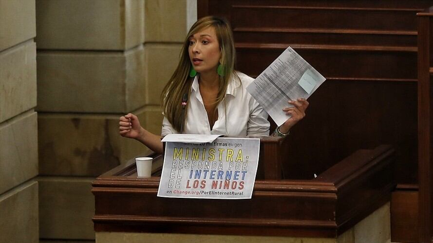 Katherine Miranda, aseguró que el mandatario se está burlando y saltándose la Constitución “sancionando una ley con un mico”. Foto: Colprensa