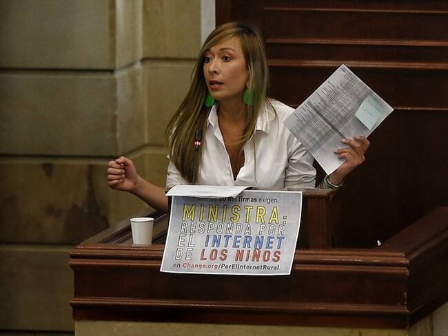 Katherine Miranda, aseguró que el mandatario se está burlando y saltándose la Constitución “sancionando una ley con un mico”. Foto: Colprensa