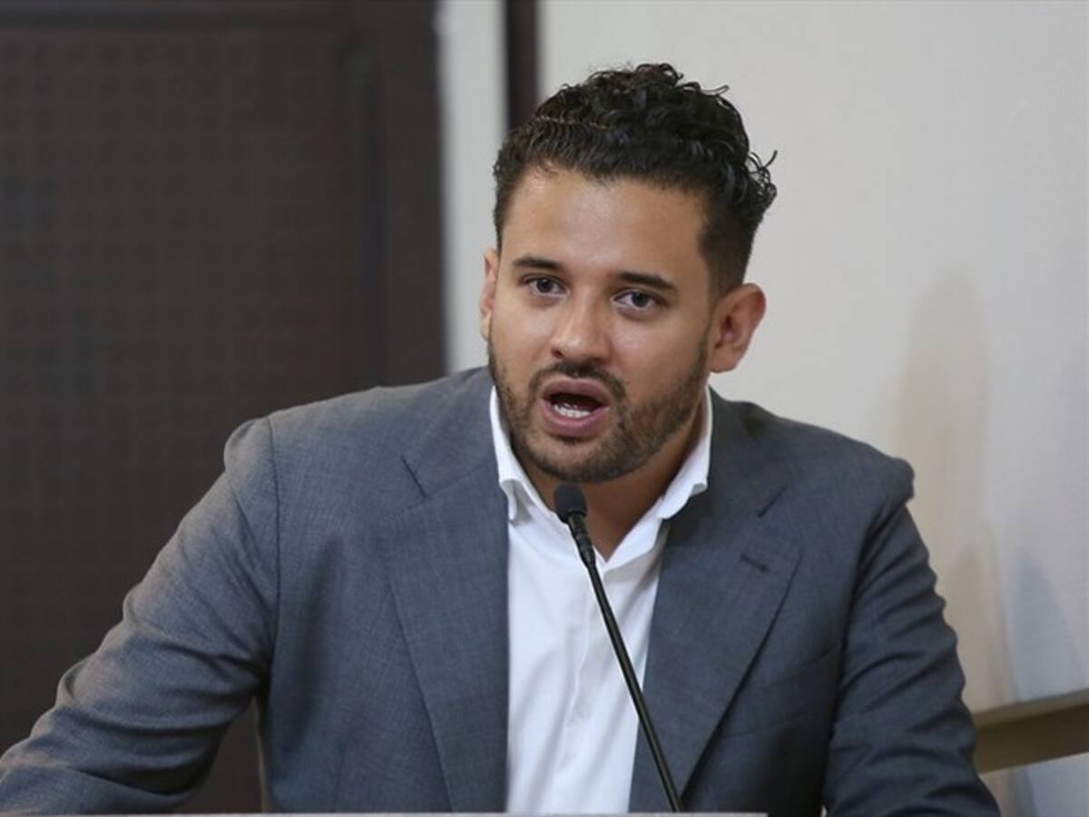 Denuncian mico en ley de presupuesto: contralor vigilaría los convenios suscritos