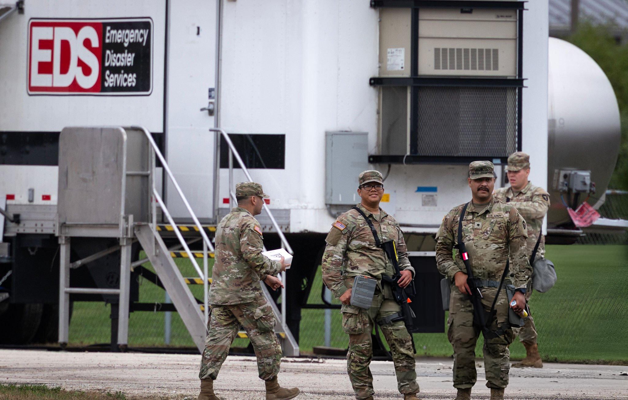 Miembros de la Guardia Nacional de Texas en el Centro de Entrenamiento de la Reserva del Ejército de Elwood el 7 de octubre de 2025 en Elwood, Illinois. FOTO:  Scott Olson/Getty Images