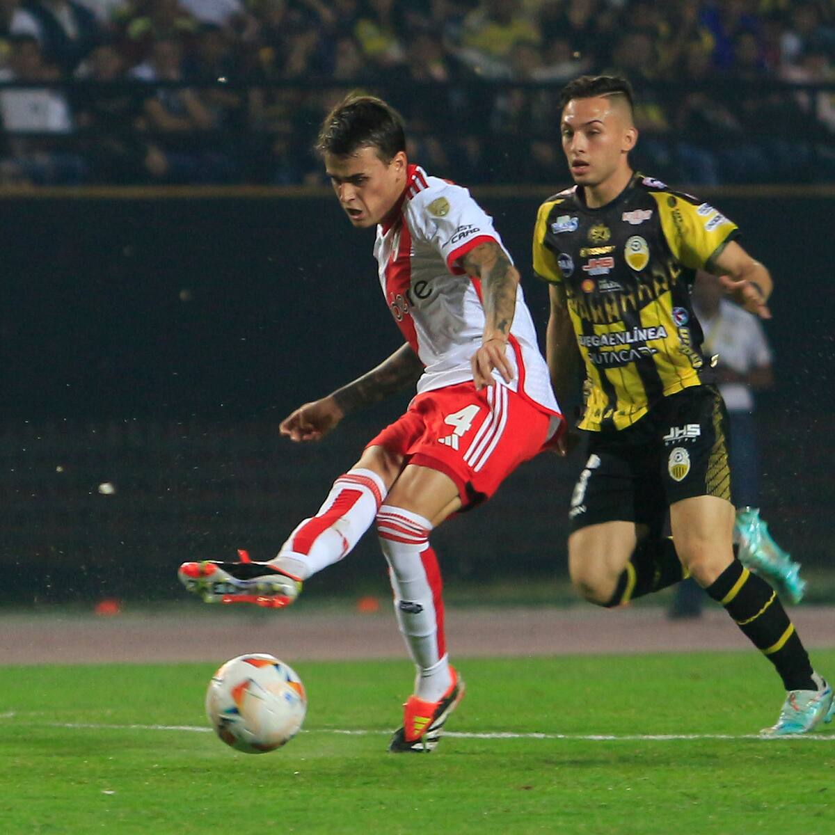 Video: con golazo de larga distancia River Plate venció 2-0 a Táchira en Libertadores