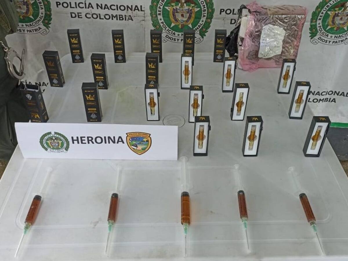 Hallan heroína líquida en un microbús de una reconocida empresa en Córdoba