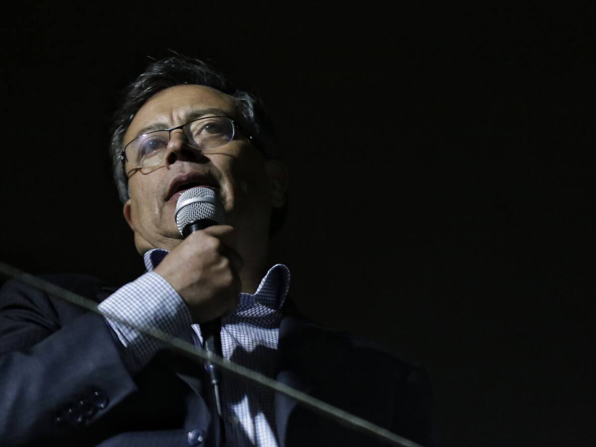 ¿Gustavo Petro estaba pasado de tragos en Plaza Pública en Girardot?