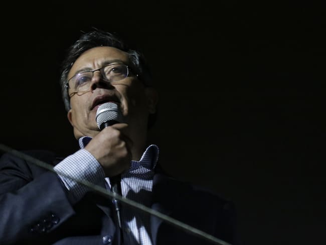 ¿Gustavo Petro estaba pasado de tragos en Plaza Pública en Girardot?