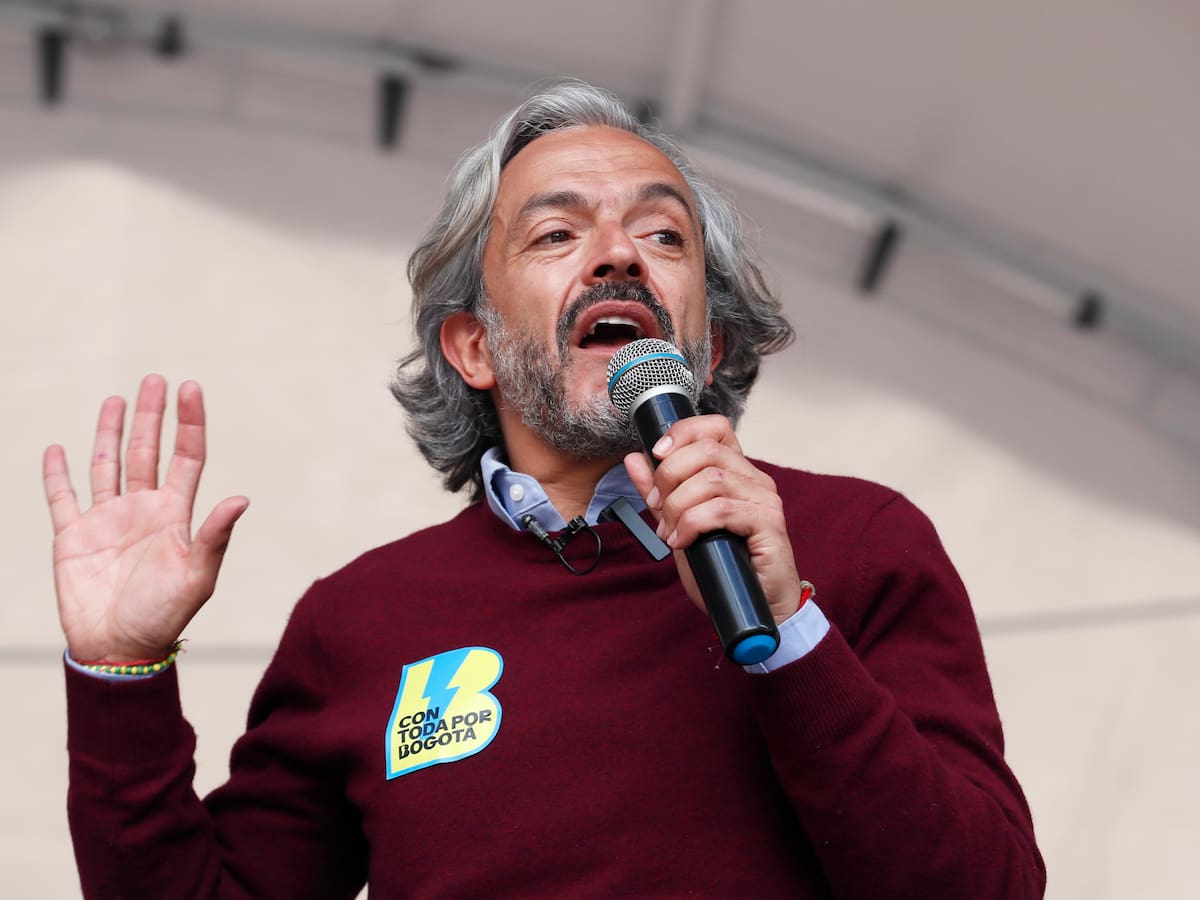 Juan Daniel Oviedo pidió a Petro fondos para financiar transporte público en Bogotá