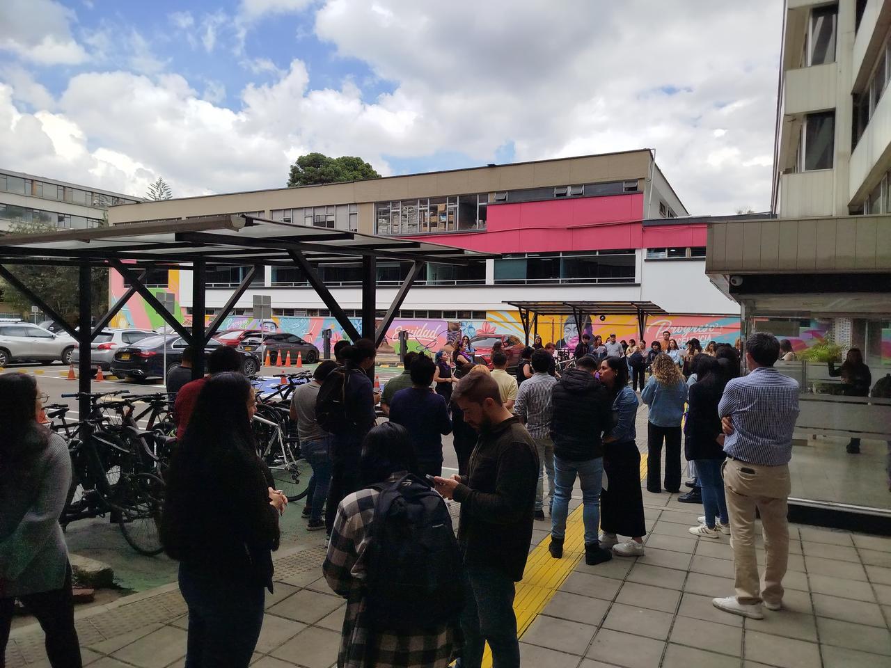 Mujeres protestan en MinEnergía. Foto: Proporcionada por Cristian Medina