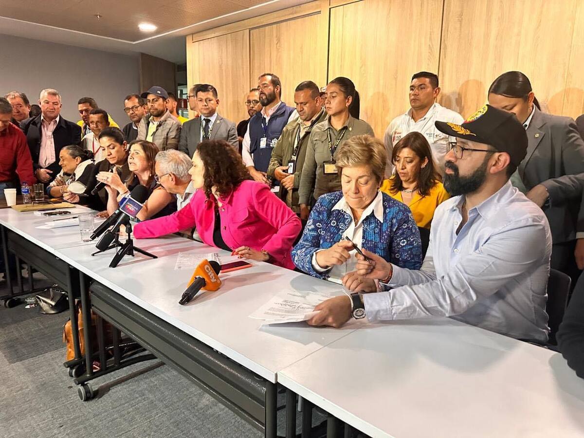 Se levanta paro camionero: Gobierno y transportadores logran acuerdo