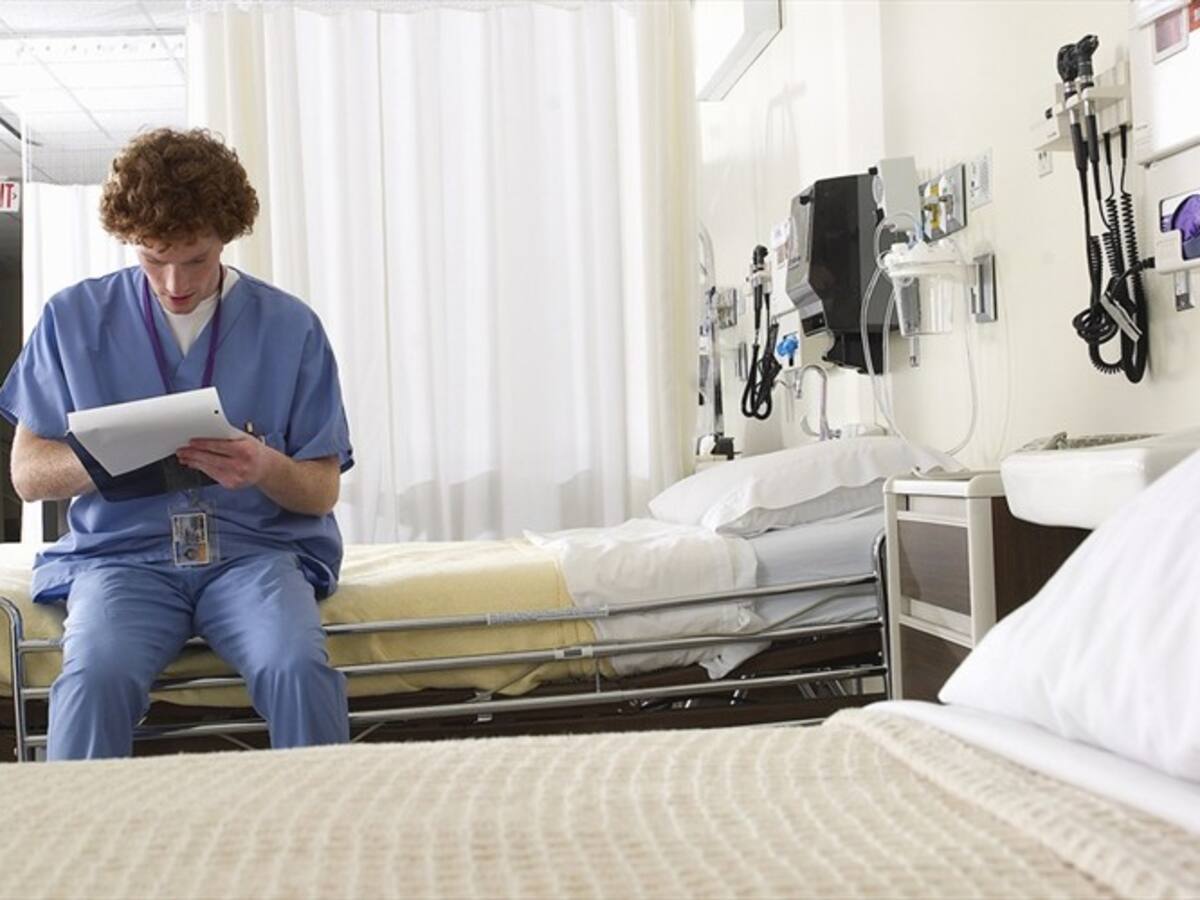 Estudiante de medicina logra pagar matricula vendiendo cartas de Pokemón