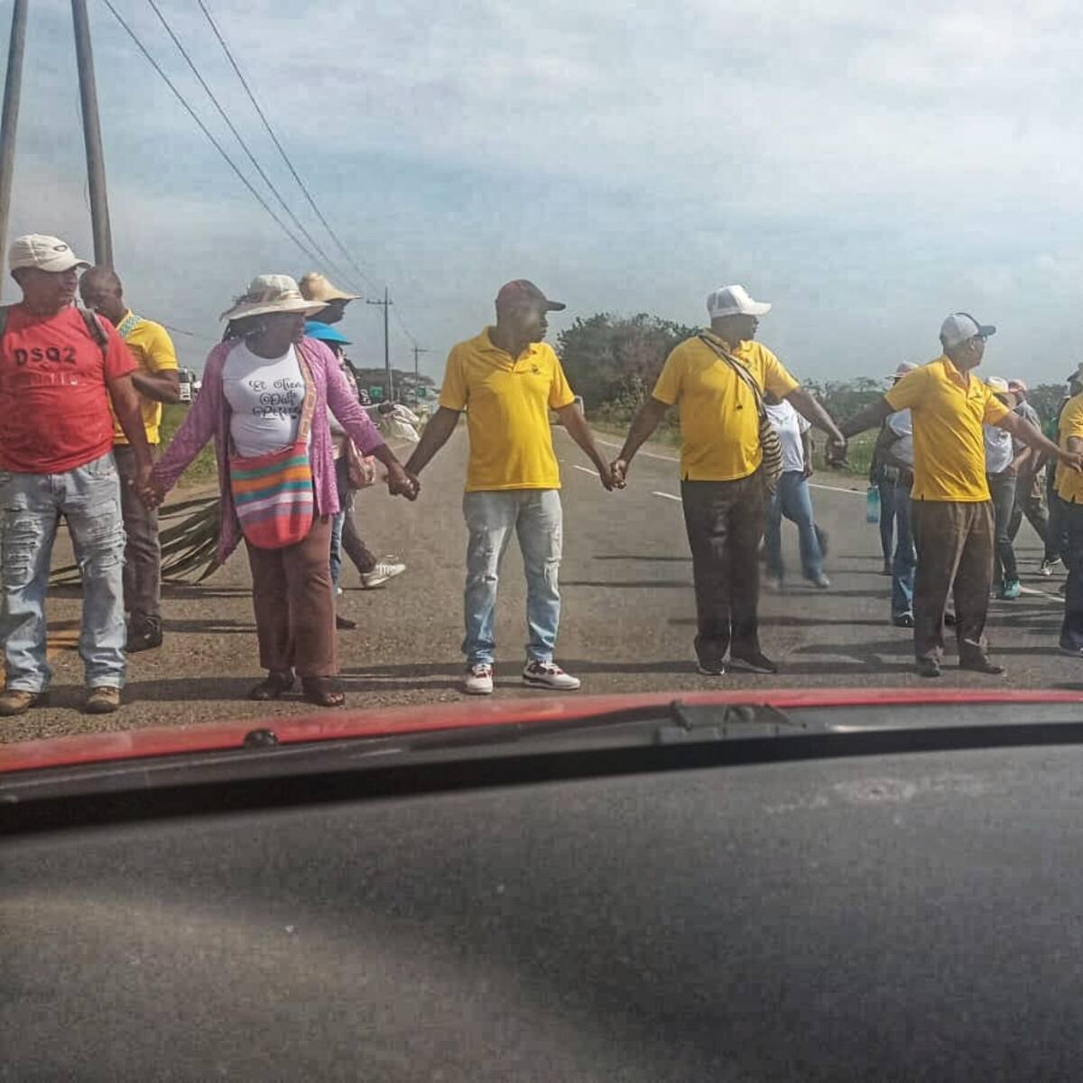Comunidades bloquean la vía Panamericana en el norte del Cauca