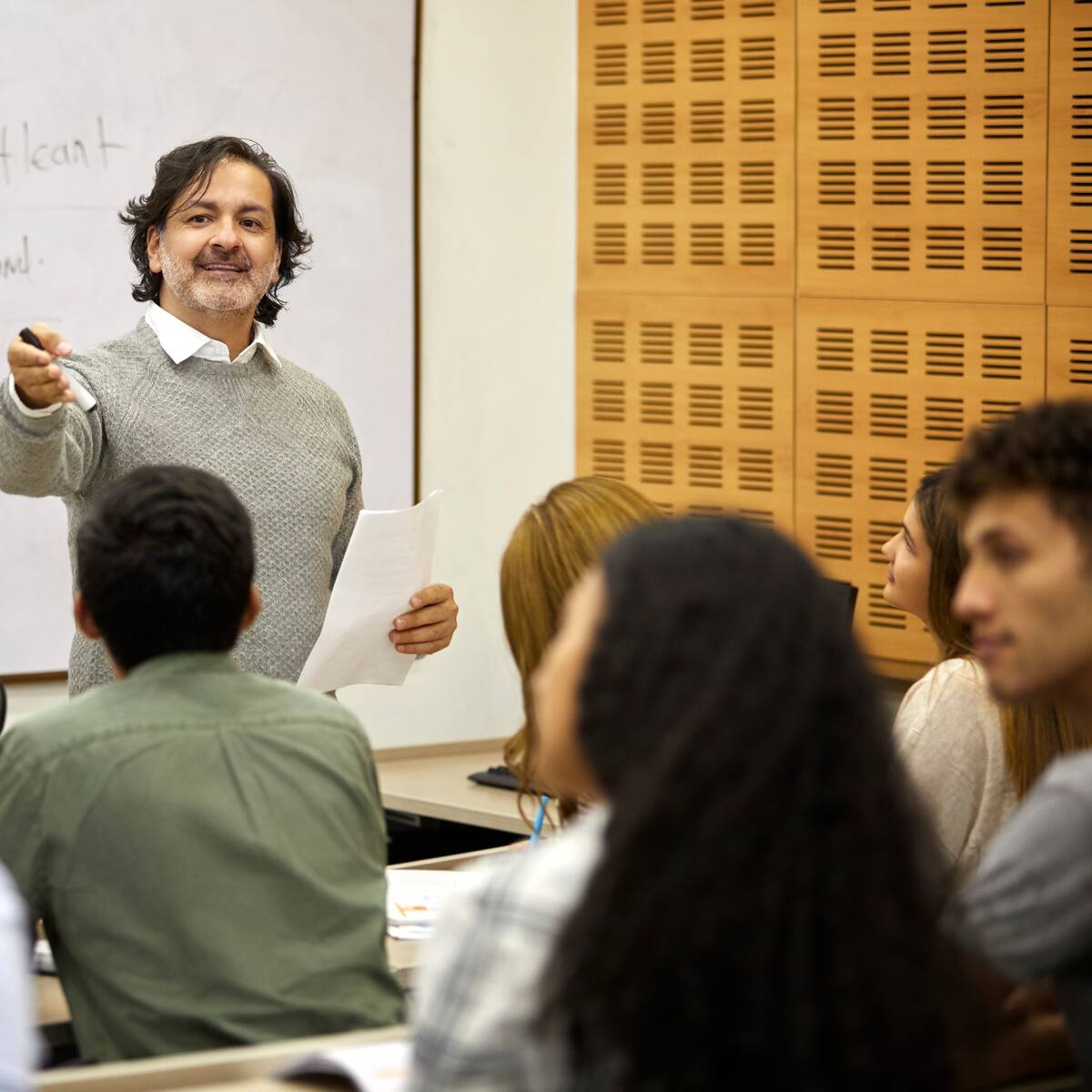 Estas son las diferencias entre un docente y un profesor en Colombia