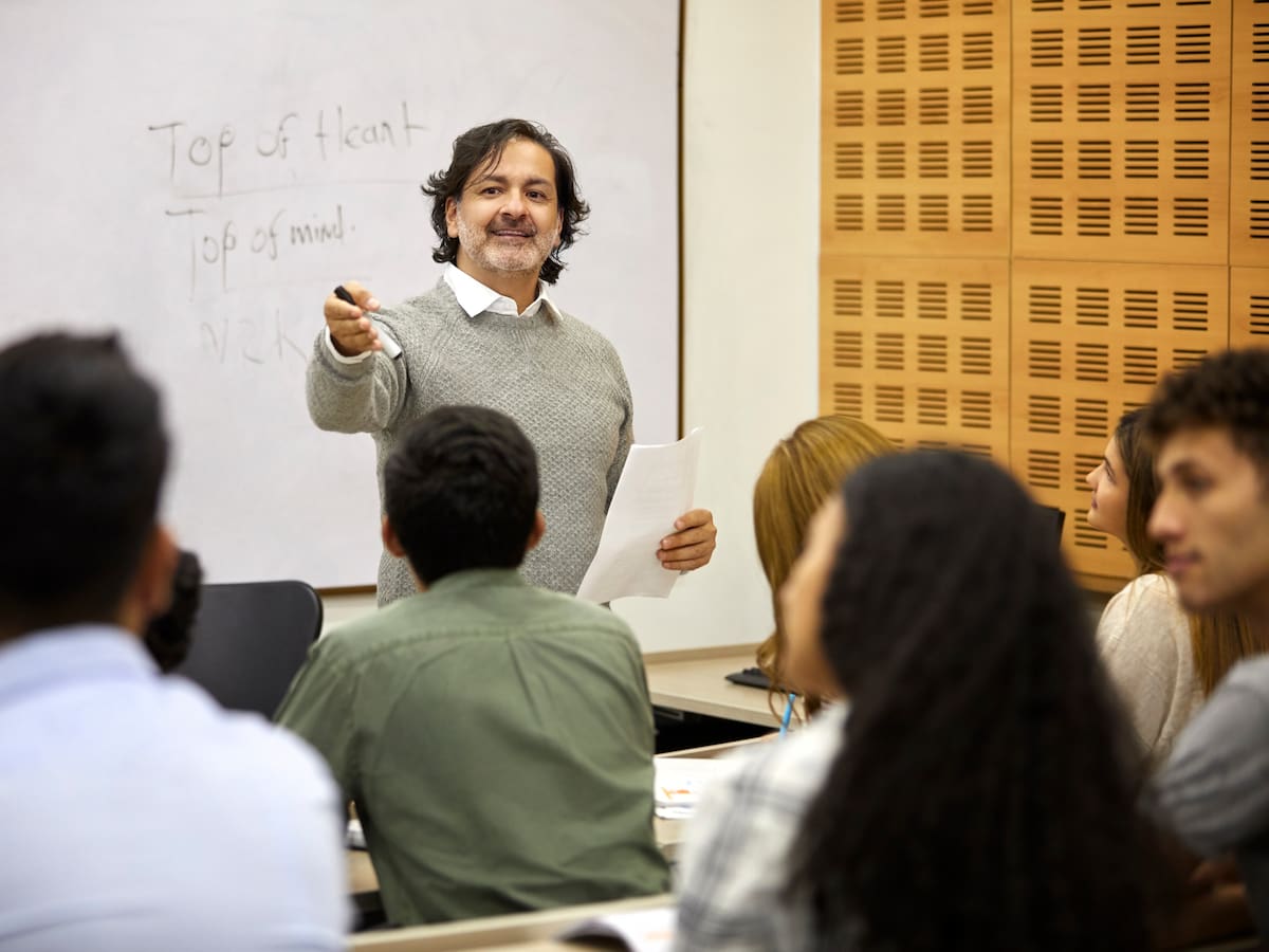 Estas son las diferencias entre un docente y un profesor en Colombia