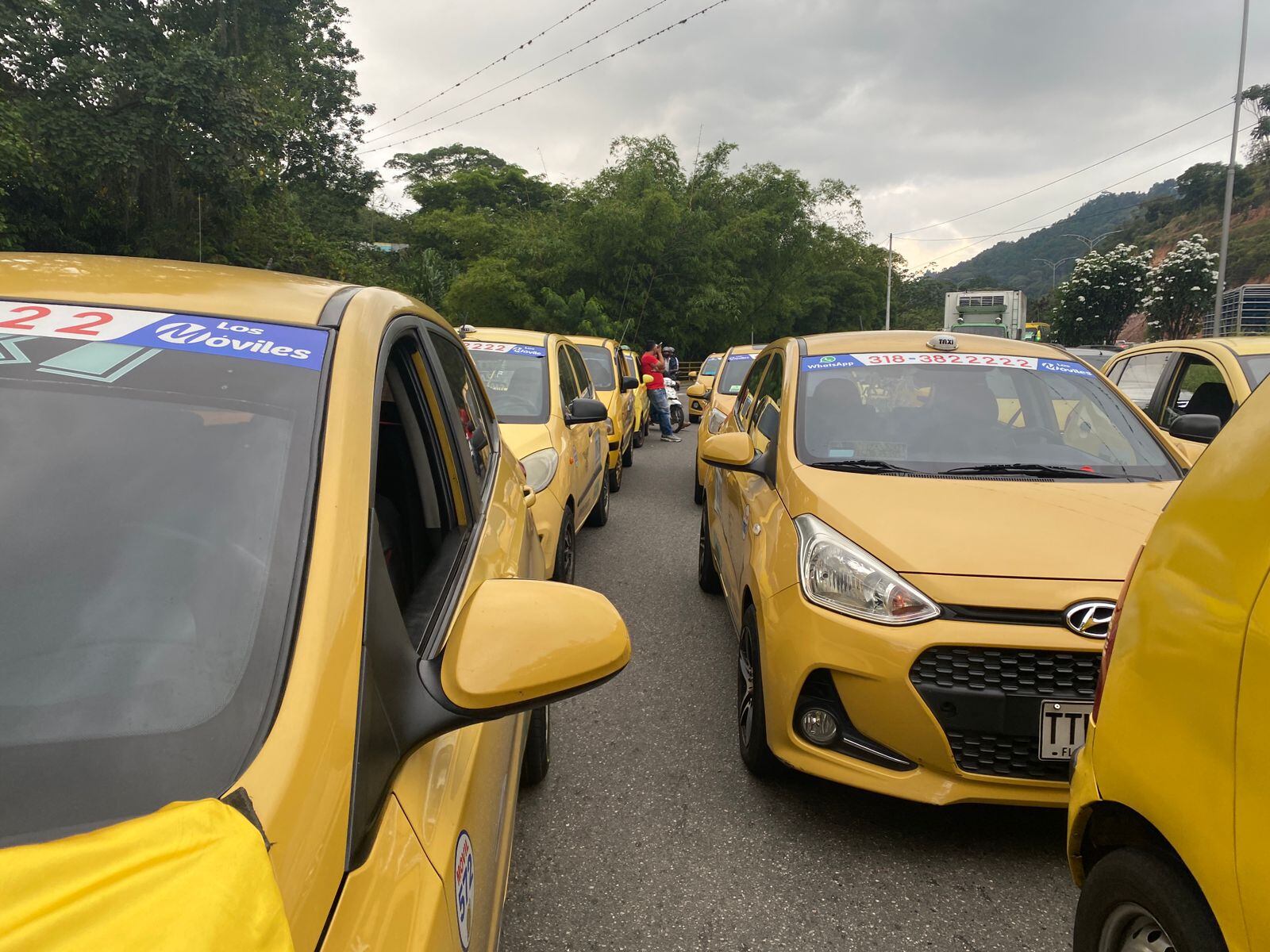 Continúa el paro de taxistas en Bucaramanga. Foto: W Radio.