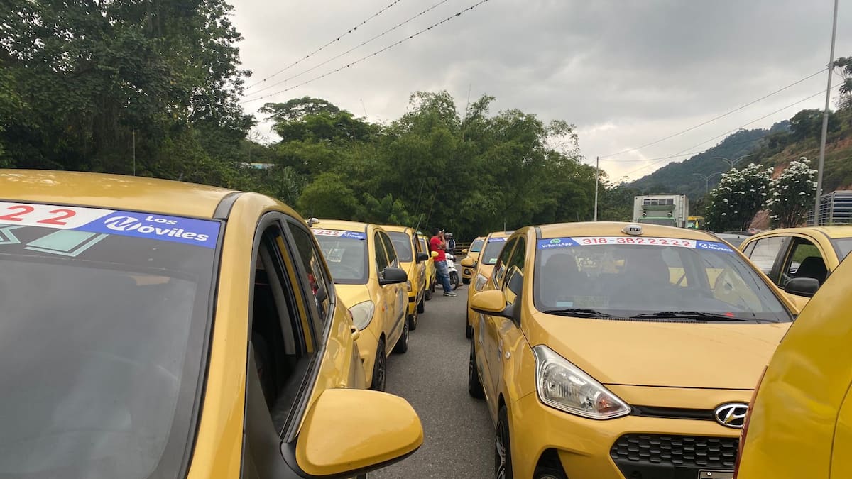 Continúa el paro de taxistas en Bucaramanga