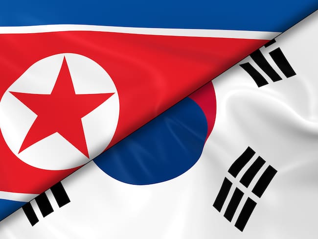 Imagen de referencia de las banderas de Corea del Norte y Corea del Sur. Foto: Getty Images.