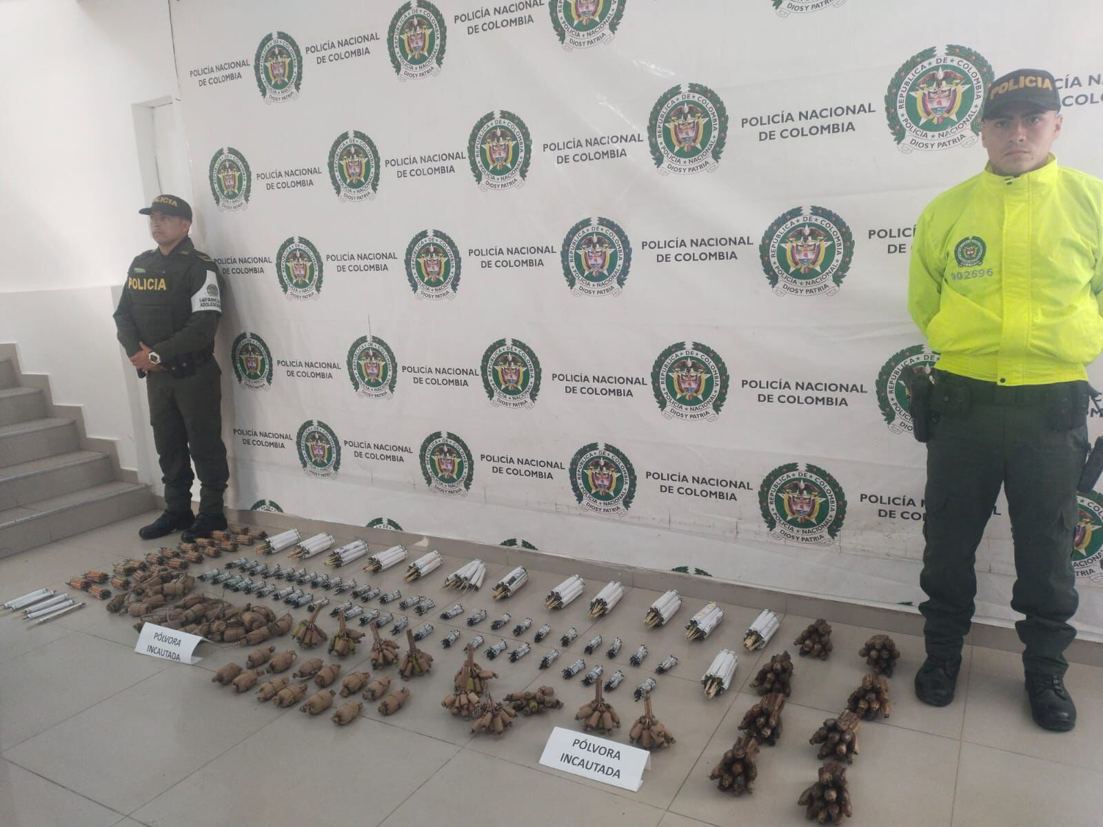 Las autoridades confirmaron que avanzan con los operativos contra el uso y comercialización de pólvora en el departamento, ya hay incautaciones. Crédito: Policía Cauca.