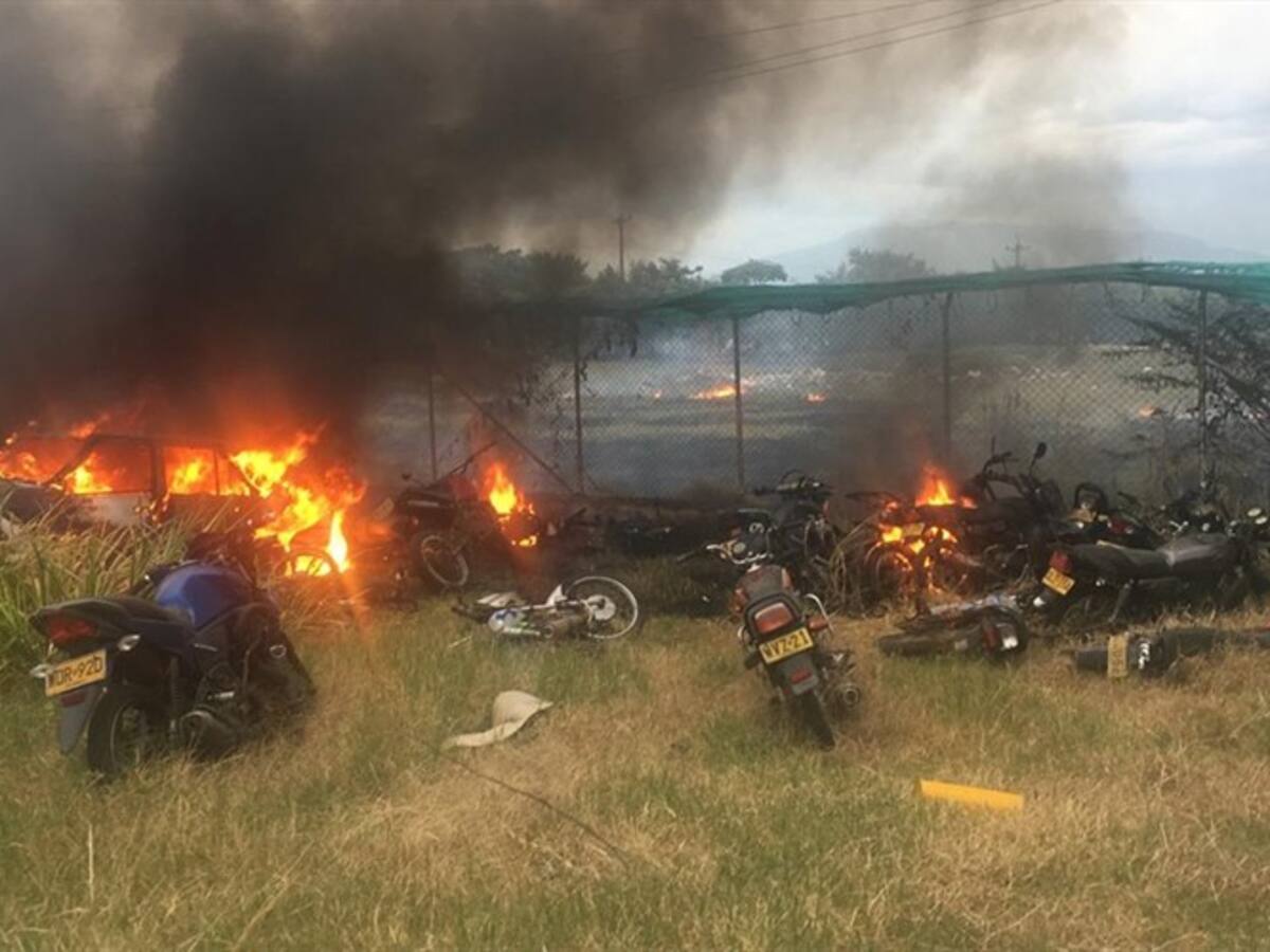 Policía investiga incendio que afectó más de 90 vehículos en Cauca
