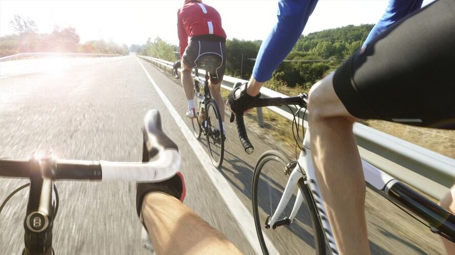 Ciclistas confinados en Emiratos podrán regresar a sus países. Foto: Getty Images
