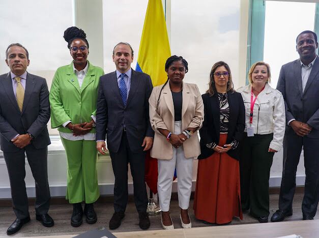 La vicepresidenta y ministra de Igualdad y Equidad, Francia Márquez, sostuvo una reunión con el alcalde de Cali, Alejandro Eder. Foto: cortesía Vicepresidencia.